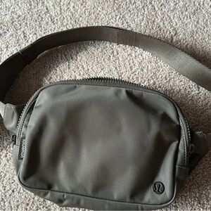 Lululemon Everywhere Belt Bag Gray 2L